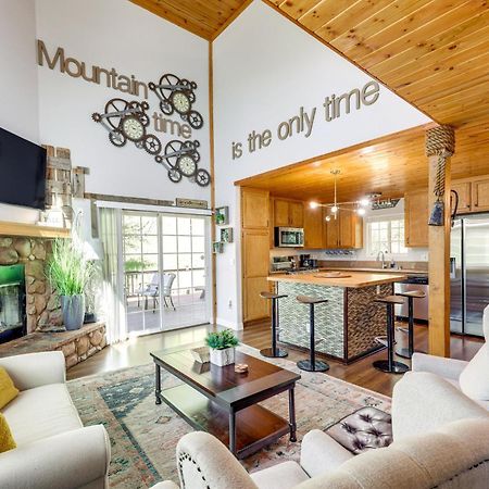 Remodeled Crestline Retreat Walk To Lake Gregory! エクステリア 写真