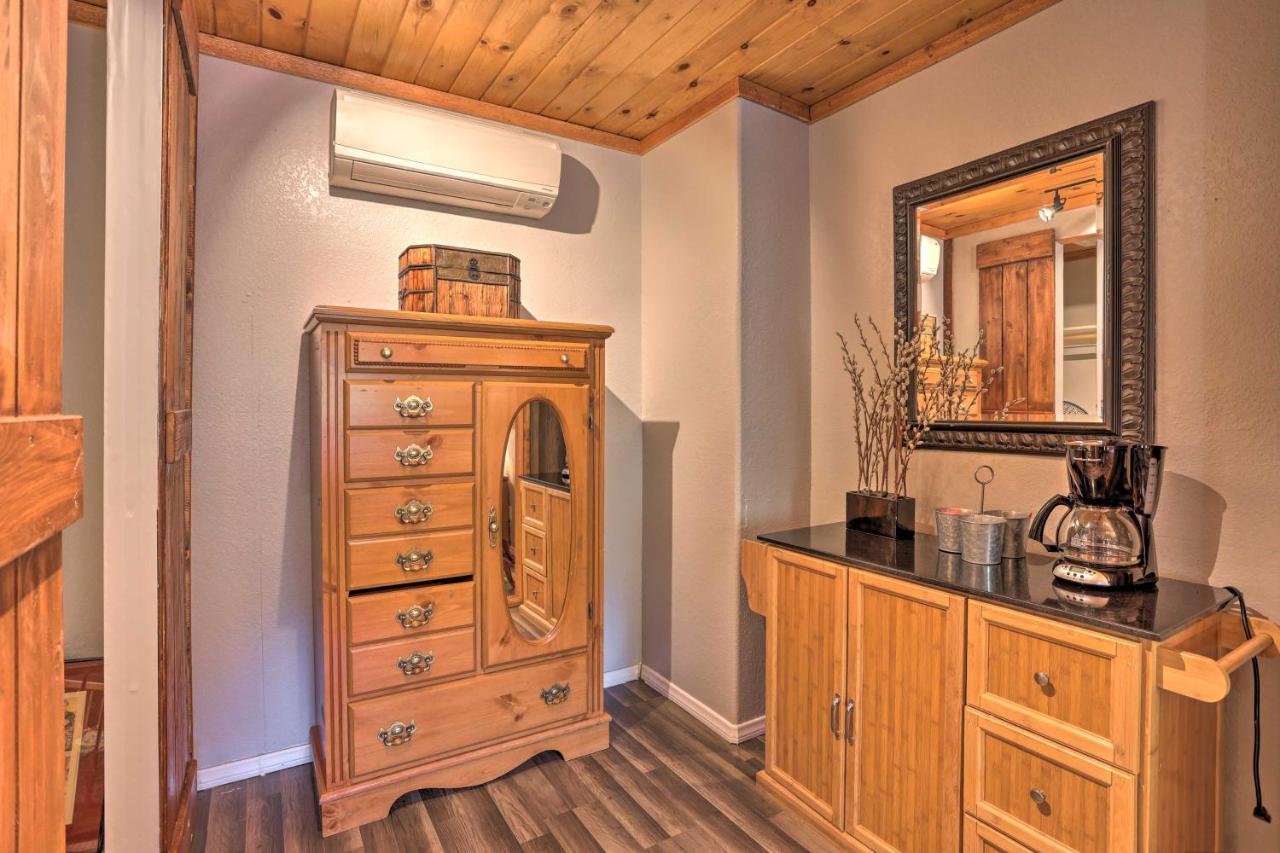 Remodeled Crestline Retreat Walk To Lake Gregory! エクステリア 写真