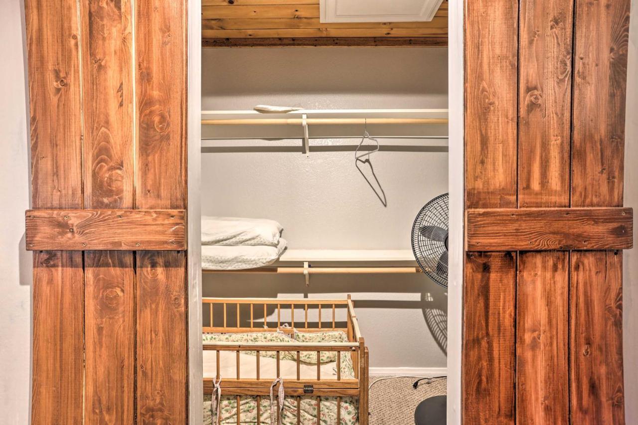 Remodeled Crestline Retreat Walk To Lake Gregory! エクステリア 写真