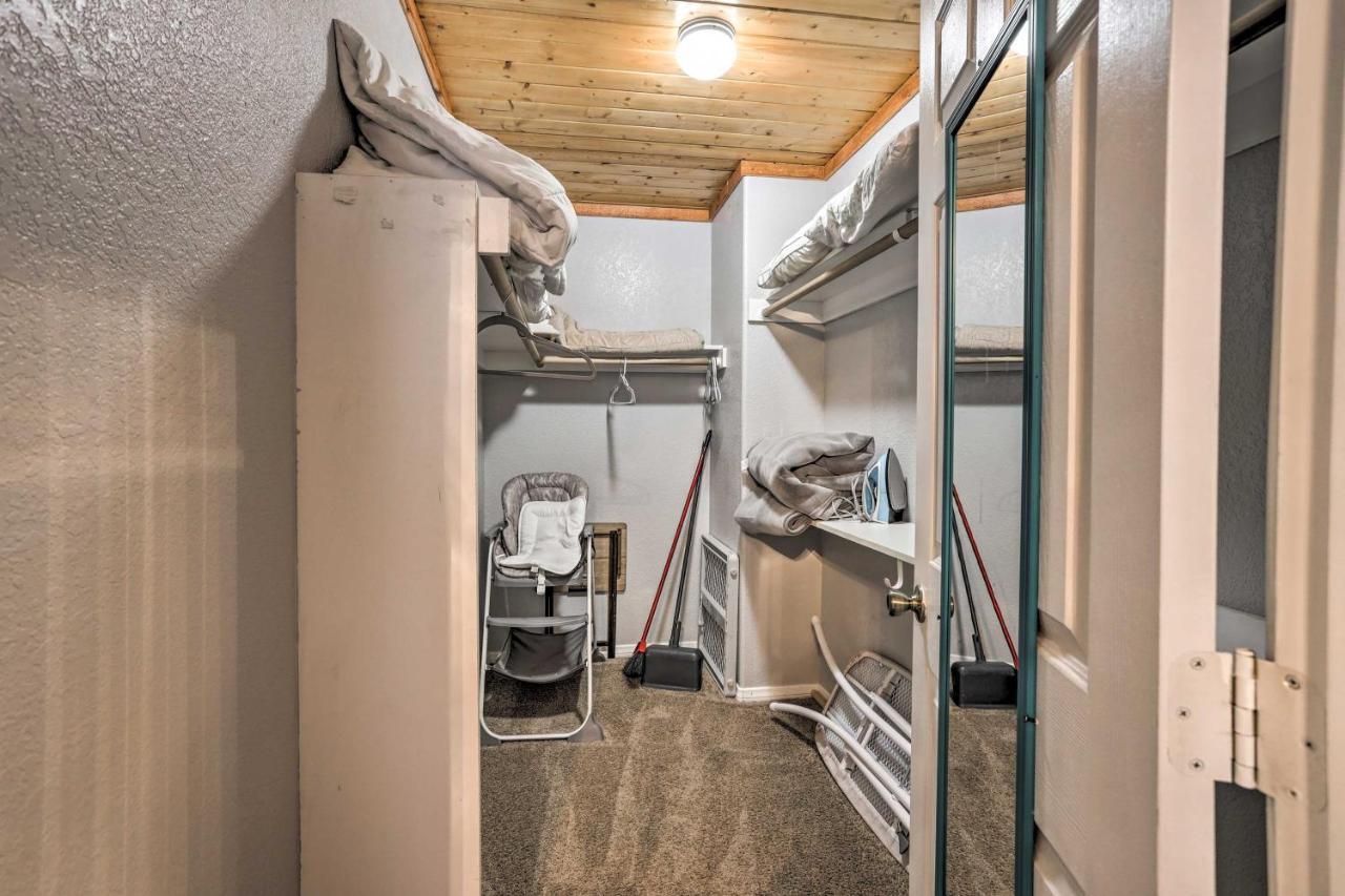 Remodeled Crestline Retreat Walk To Lake Gregory! エクステリア 写真
