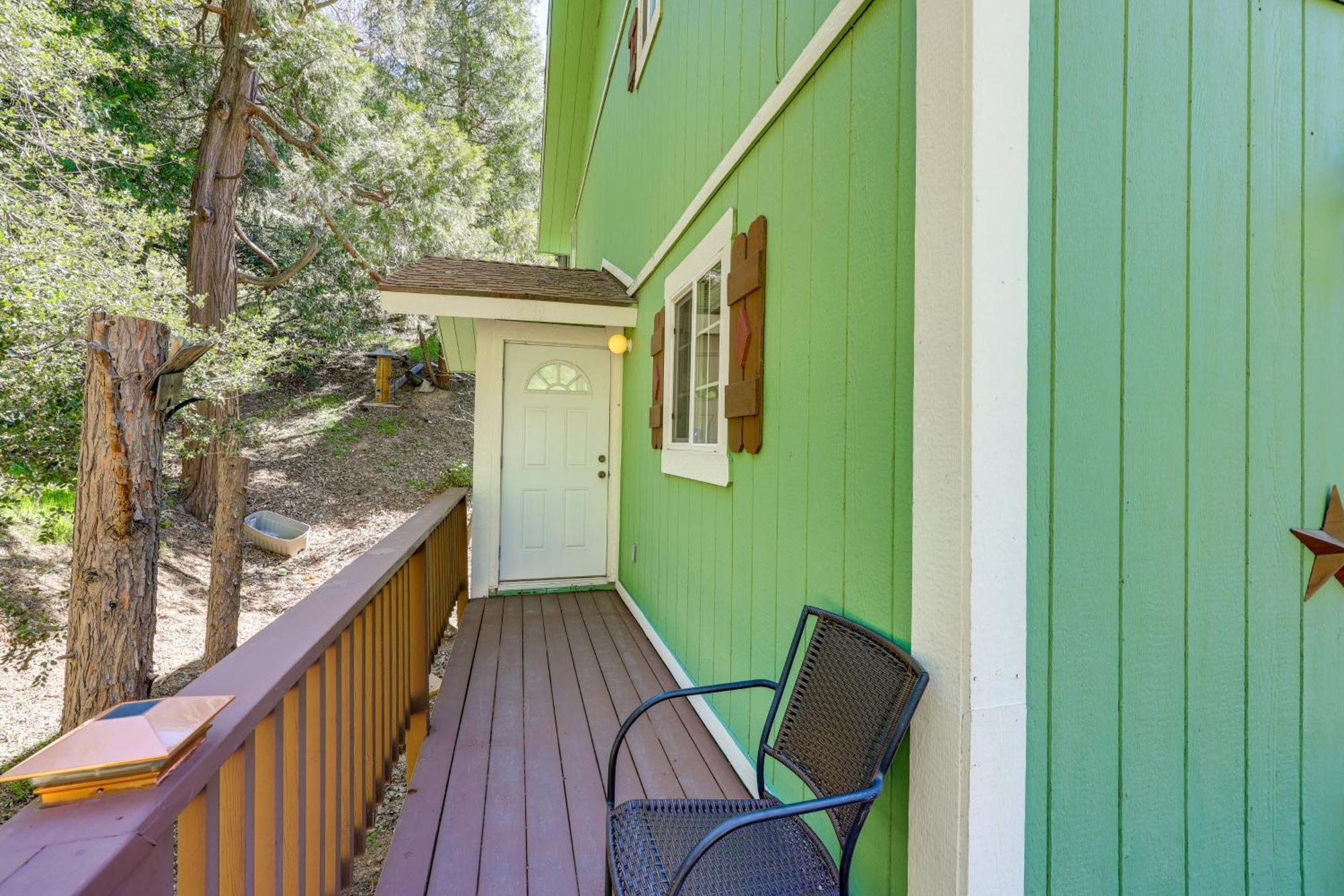 Remodeled Crestline Retreat Walk To Lake Gregory! エクステリア 写真
