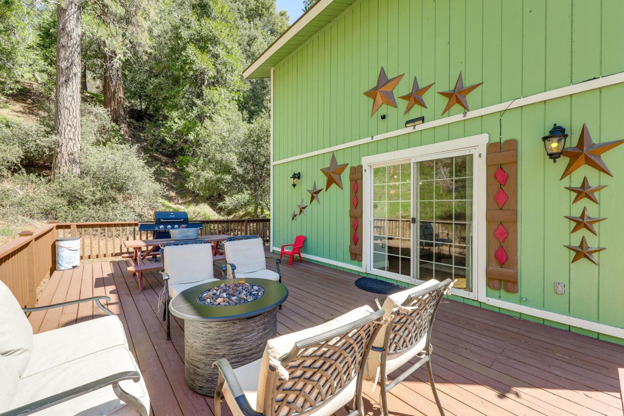 Remodeled Crestline Retreat Walk To Lake Gregory! エクステリア 写真