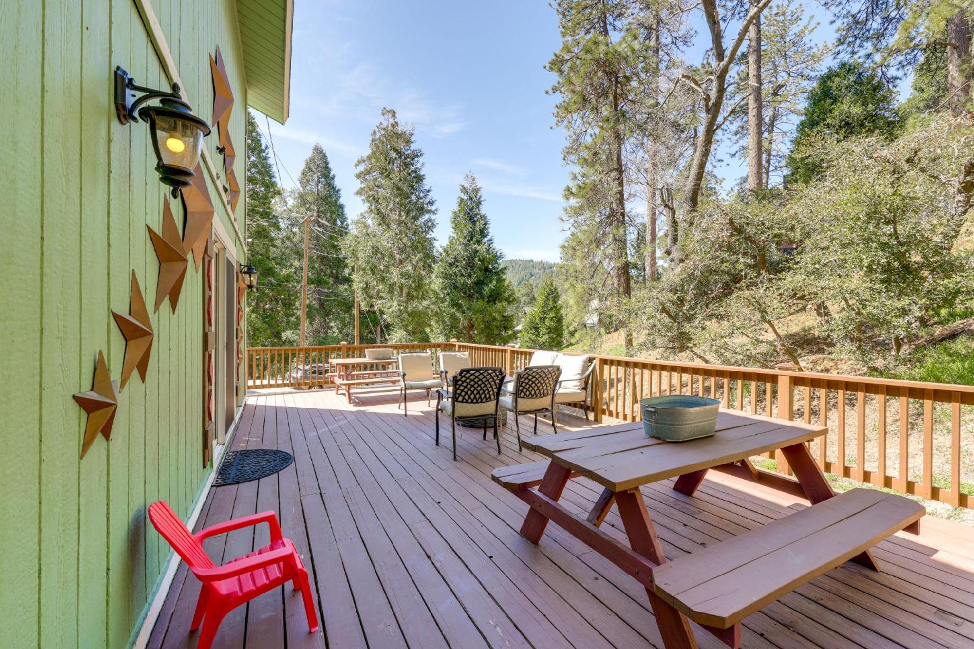 Remodeled Crestline Retreat Walk To Lake Gregory! エクステリア 写真