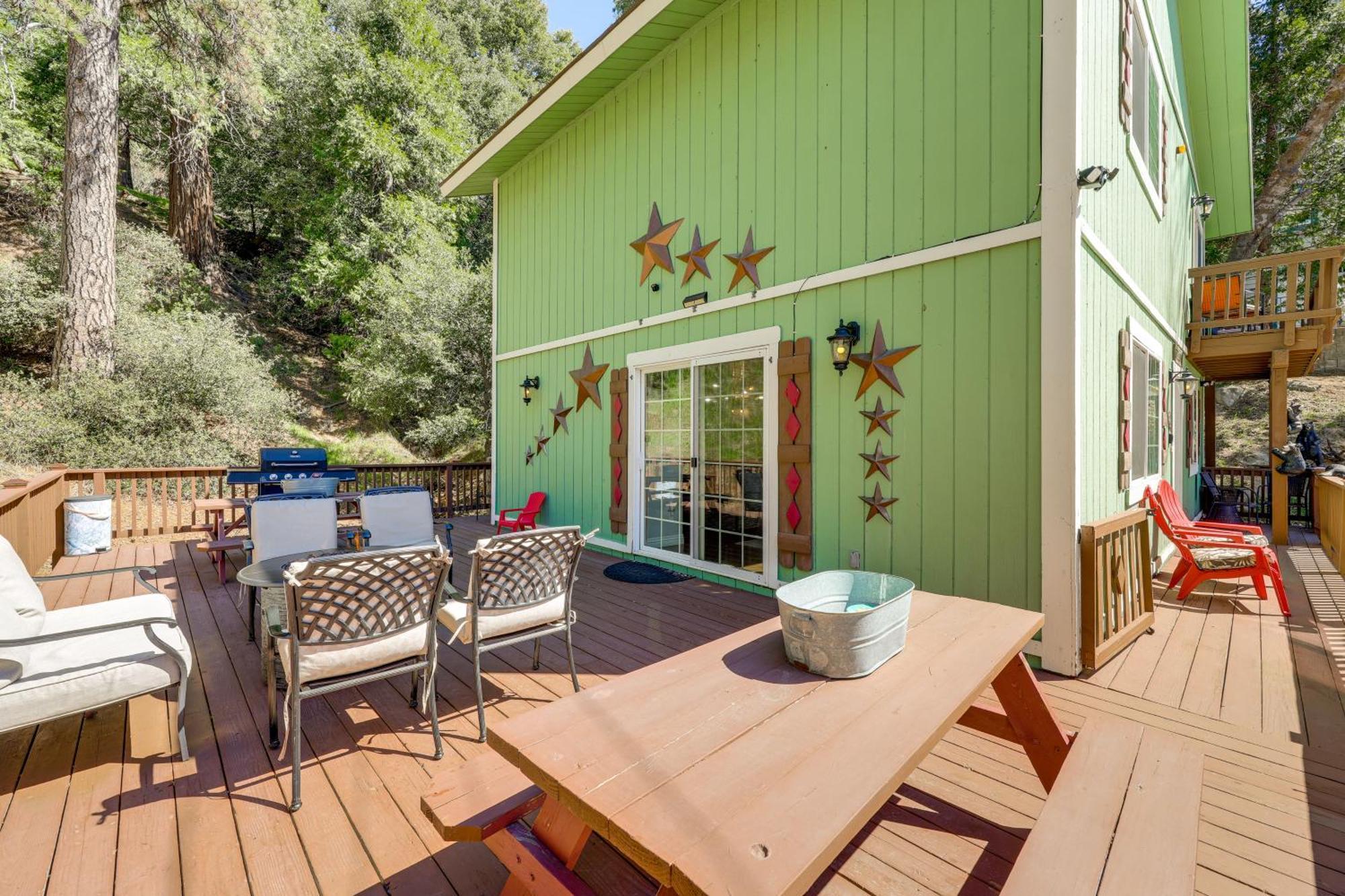 Remodeled Crestline Retreat Walk To Lake Gregory! エクステリア 写真