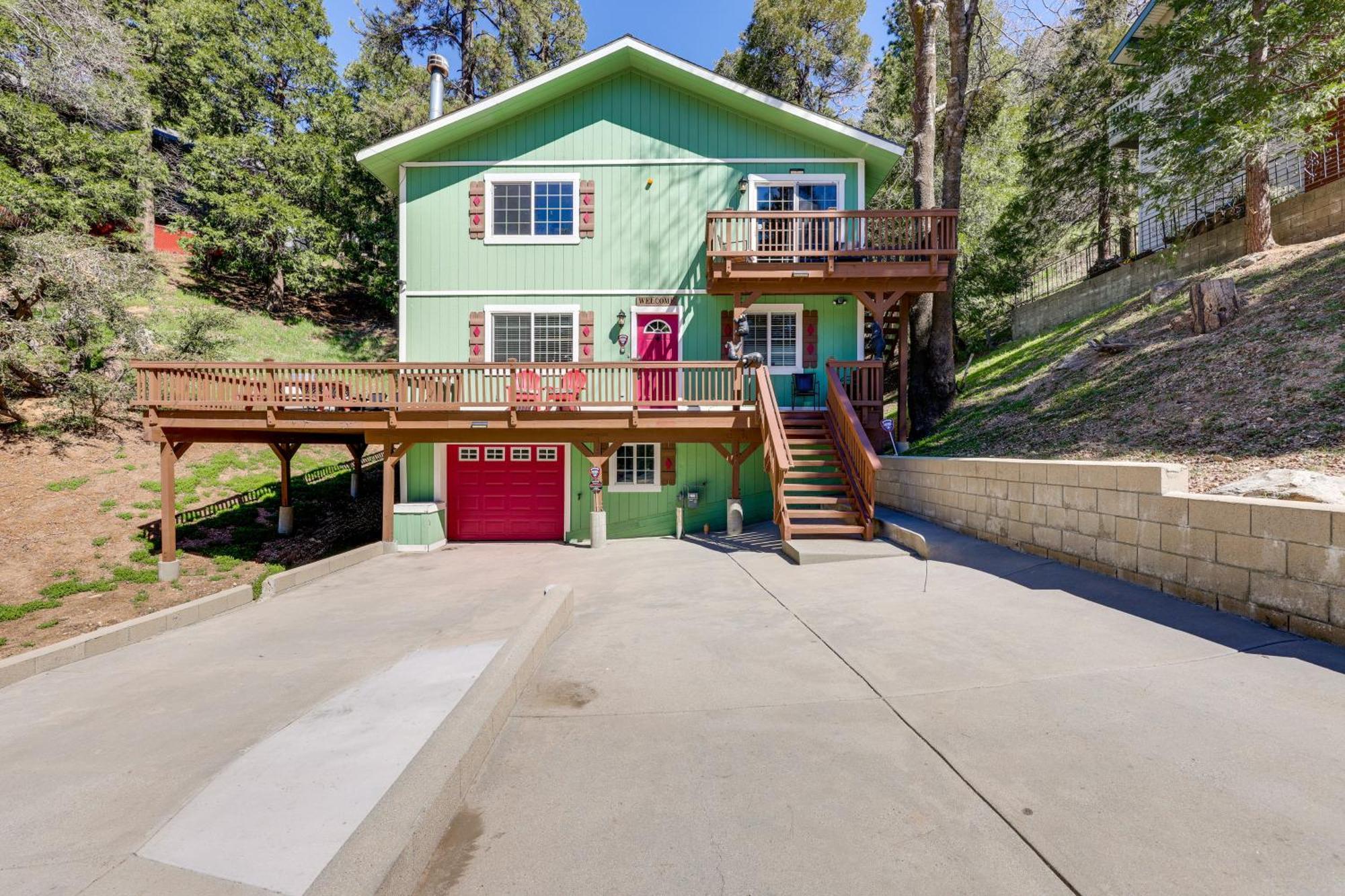 Remodeled Crestline Retreat Walk To Lake Gregory! エクステリア 写真