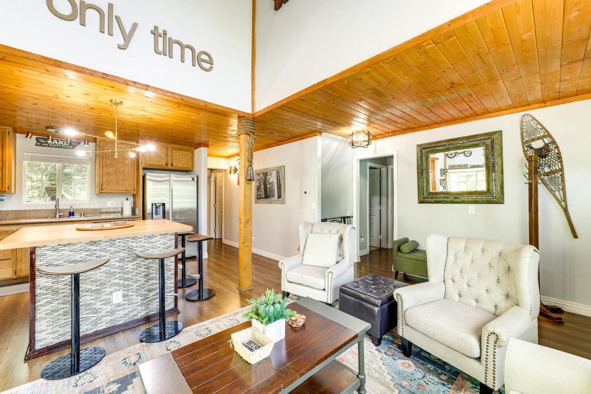 Remodeled Crestline Retreat Walk To Lake Gregory! エクステリア 写真