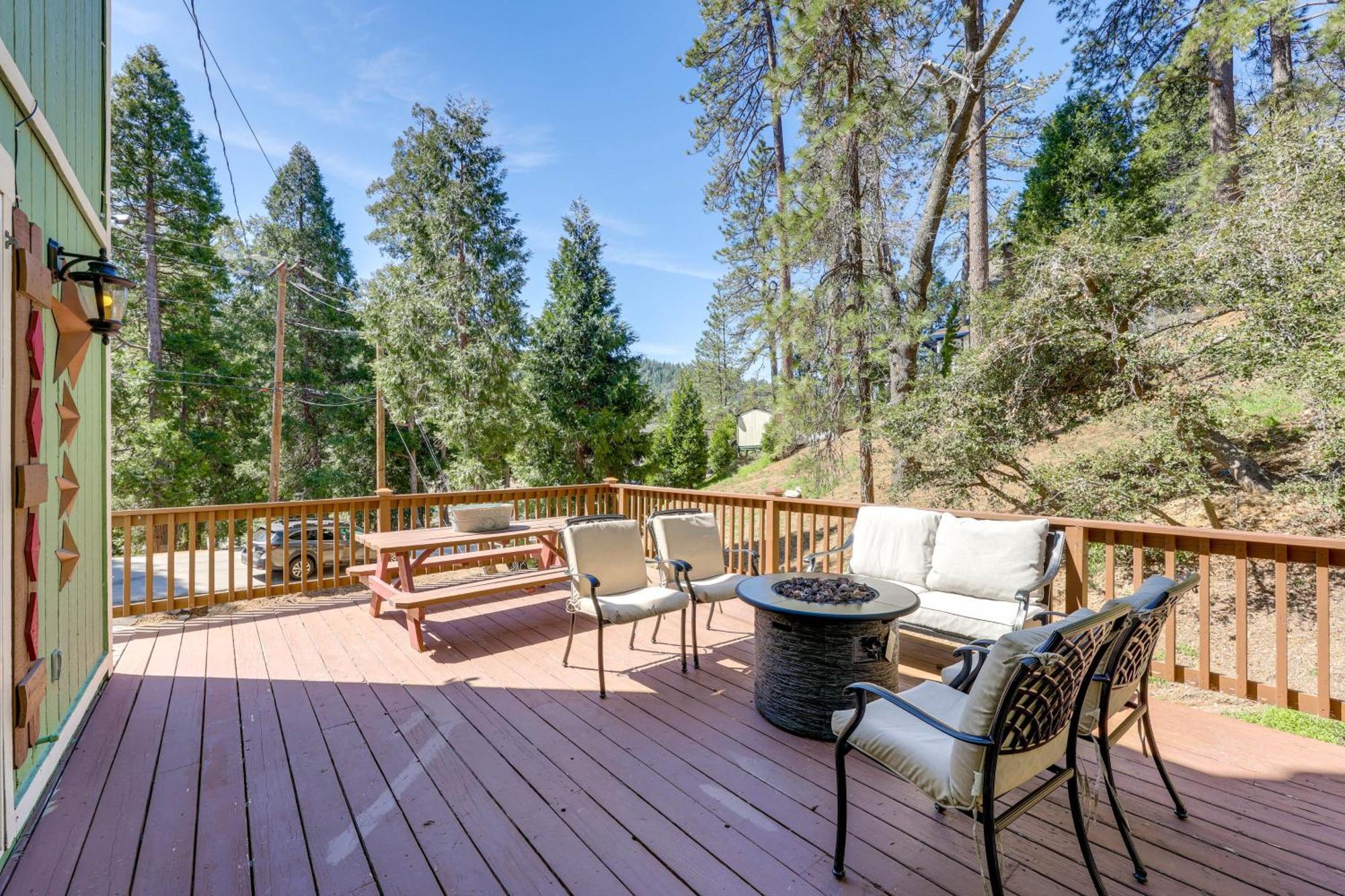 Remodeled Crestline Retreat Walk To Lake Gregory! エクステリア 写真